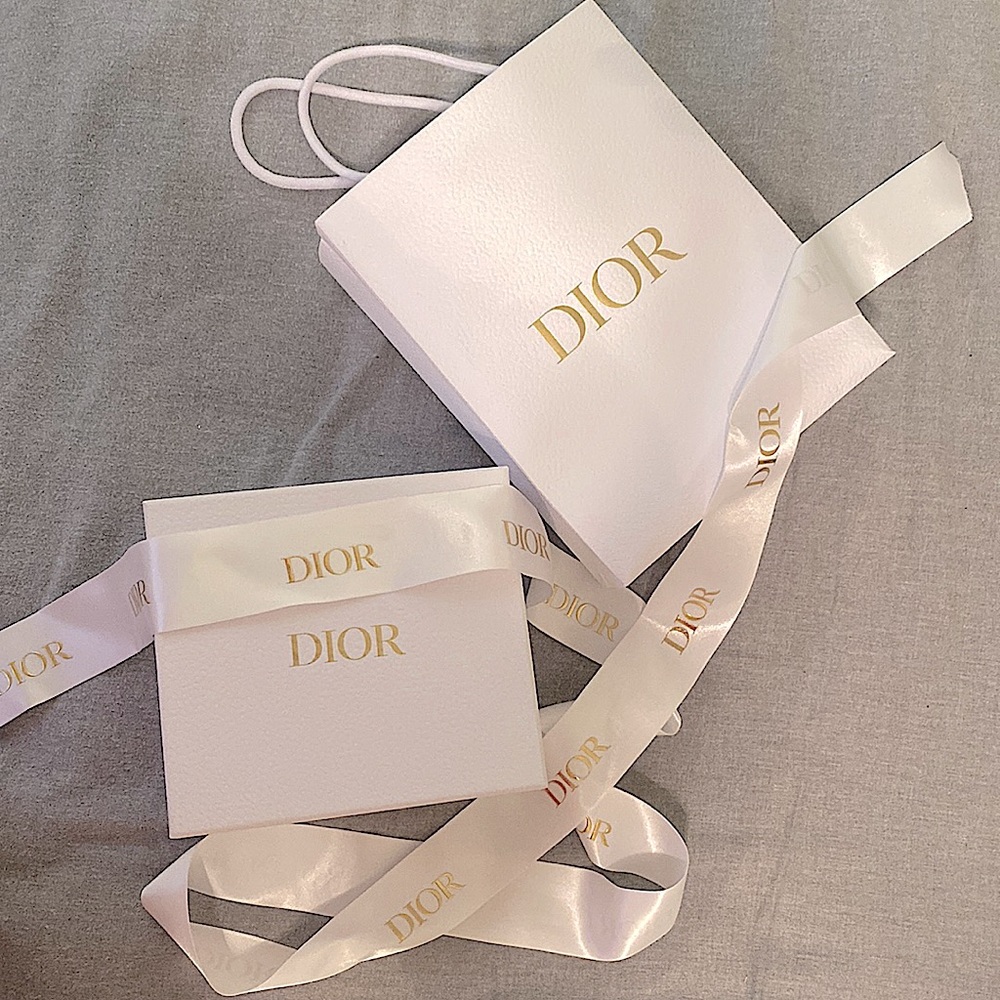 DiOR SHOPPiNG BAG AND BOX